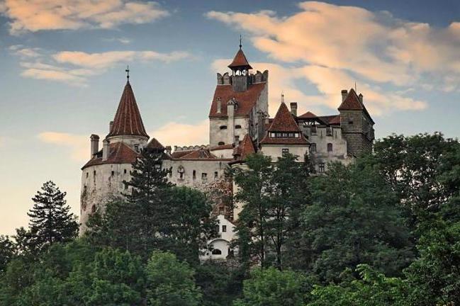 Старинная крепость, ставшая «местом жительства» самого известного книжного вампира: замок Бран – самая популярная достопримечательность Румынии