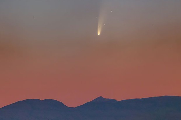Весь июль можно будет наблюдать самую яркую комету за последние 7 лет