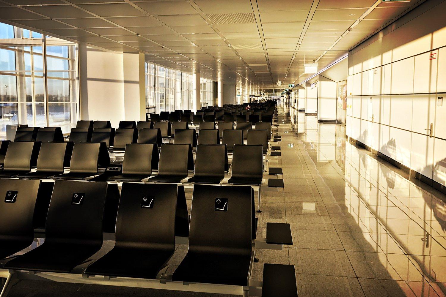 Впервые с 2003 года: спрос на авиаперелеты стремительно падает 