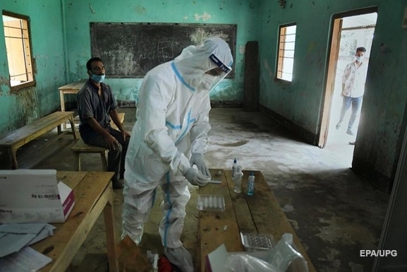 В Индии стремительное распространение коронавируса: страна уже вышла на второе место по числу зараженных, обогнав Бразилию