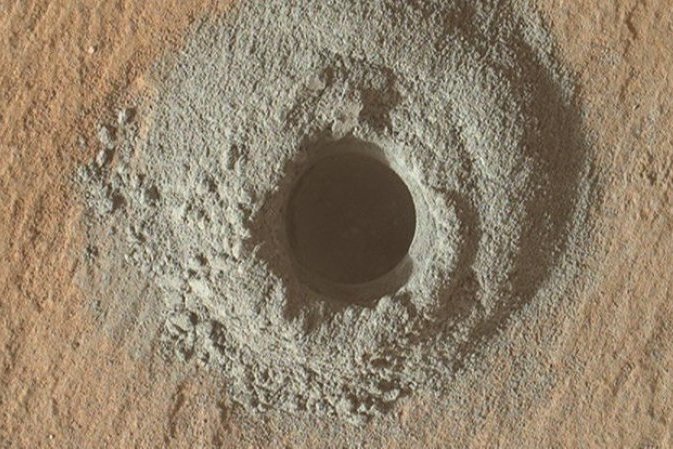 Марсоход Curiosity обнаружил необычную смесь химических элементов, которая, в теории, может указывать на существование марсианской жизни