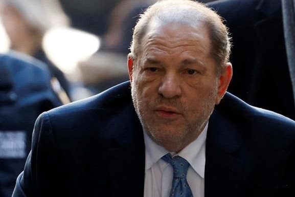 Скандал не утихает: еще четыре женщины обвинили Харви Вайнштейна в изнасиловании