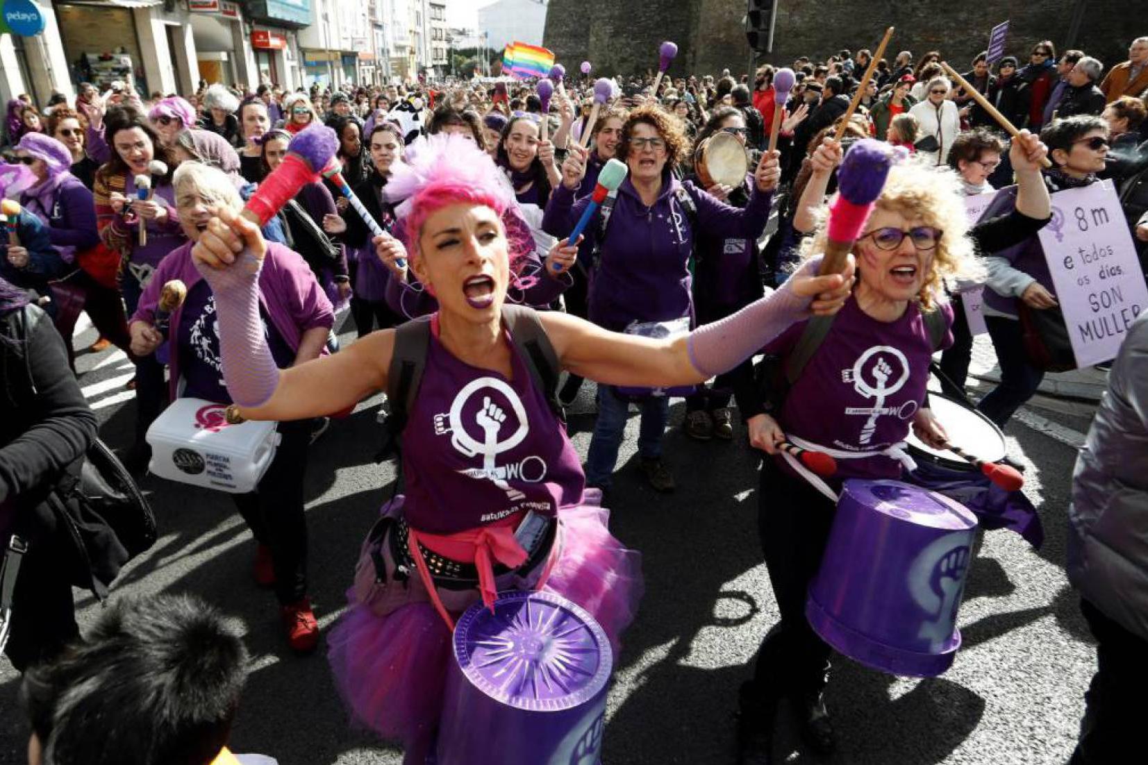 В Испании из-за забастовки феминисток 8 марта отменено движение 300 поездов
