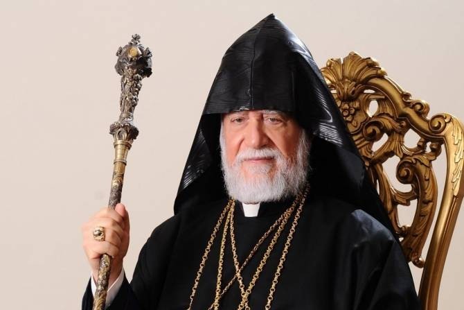 Католикос Арам I поздравил президента Арцаха с Днем провозглашения Республики Арцах