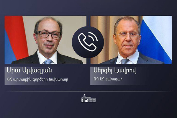 Главы МИД Армении и России провели телефонную беседу