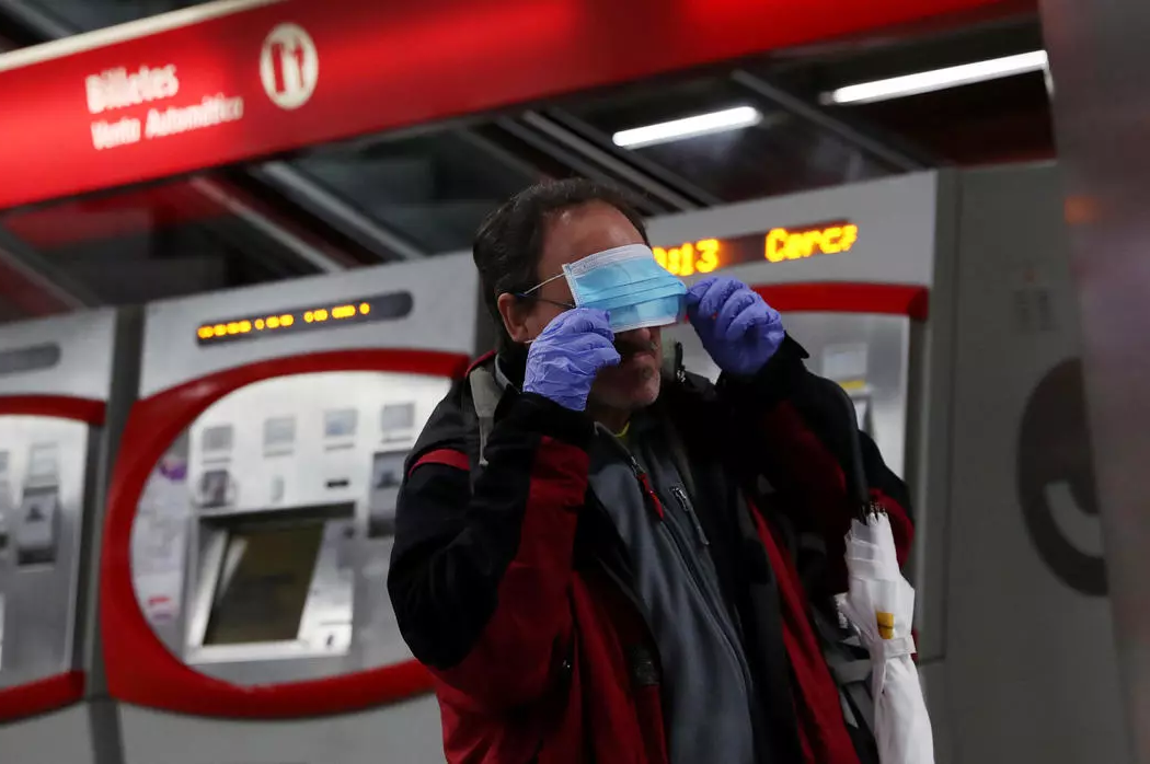 В Испании за сутки зафиксировали наименьшее число смертей от коронавируса за целый месяц