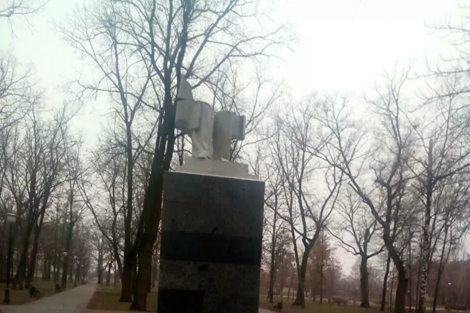 В Харькове неизвестные повредили памятник Максиму Горькому