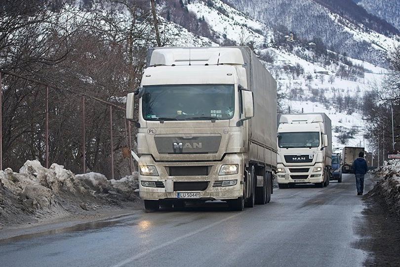 МЧС Армении предупреждает: дорога к Ларсу закрыта для грузовиков
