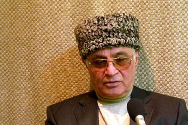 Экс-министр обороны Азербайджана задержан после сообщения о 12 убитых в столкновении с армянами солдат