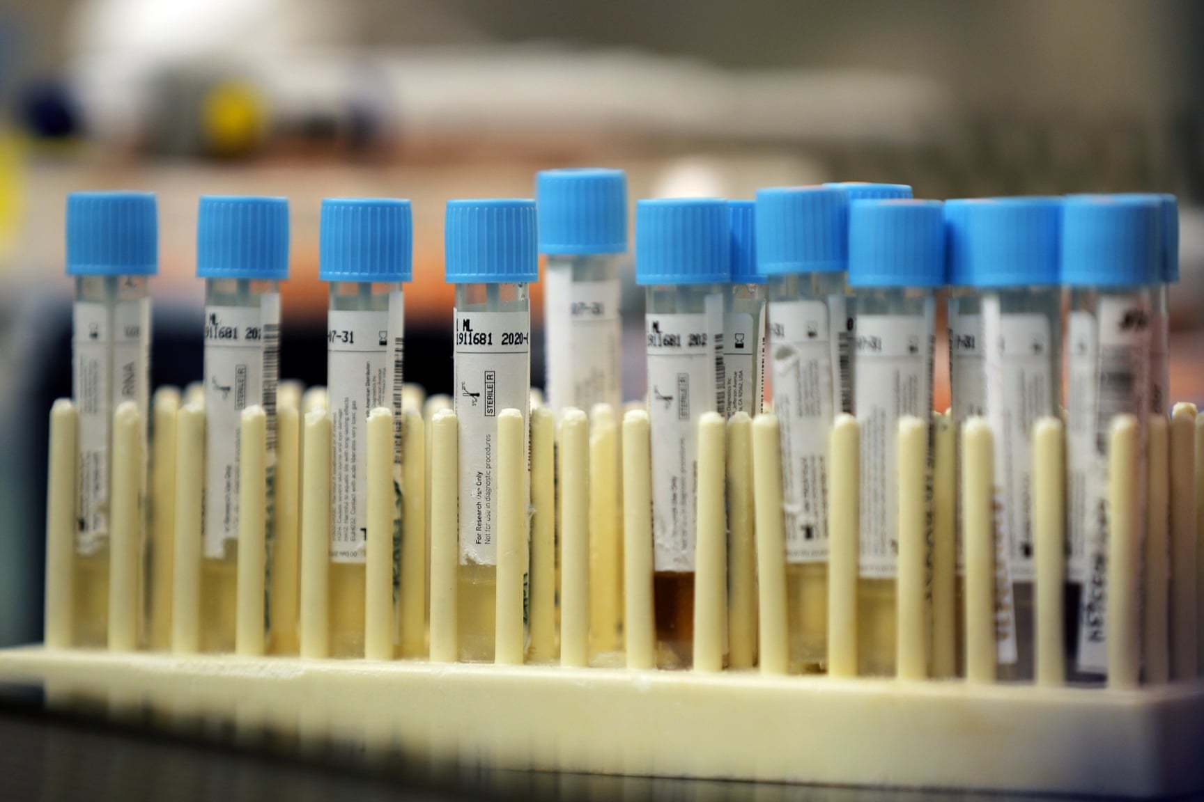 Guardian: Треть американцев верит в искусственное происхождение коронавируса