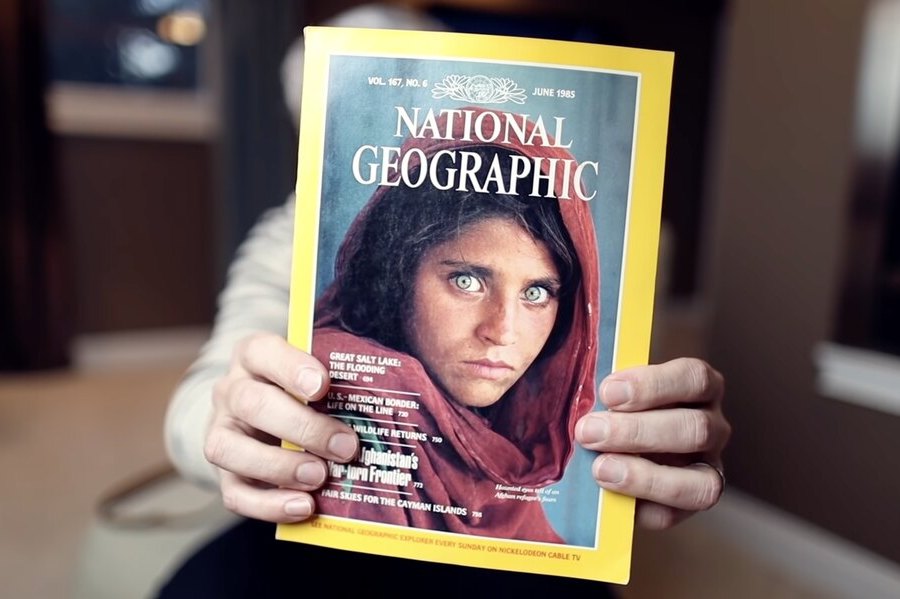«Афганскую девочку» с обложки журнала National Geographic 1985 года эвакуировали из Кабула в Италию
