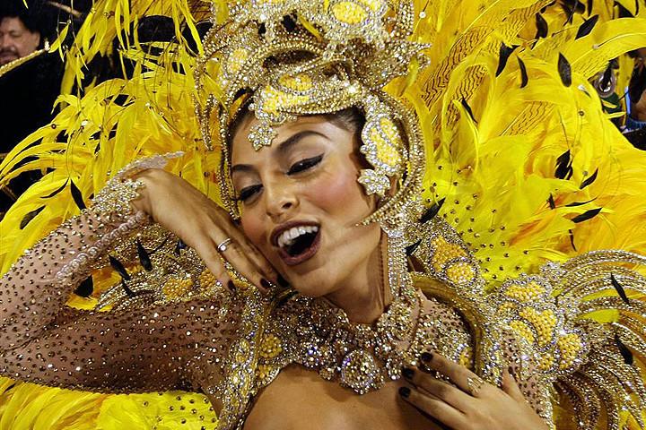 Открытие карнавального сезона в Рио-де-Жанейро вылилось в беспорядки 