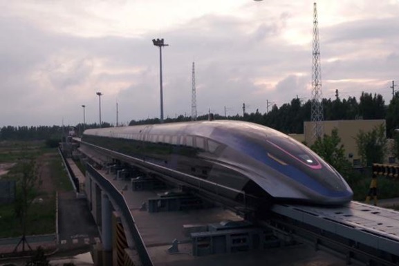 До 600 километров в час: в Китае создали самый быстрый в мире поезд