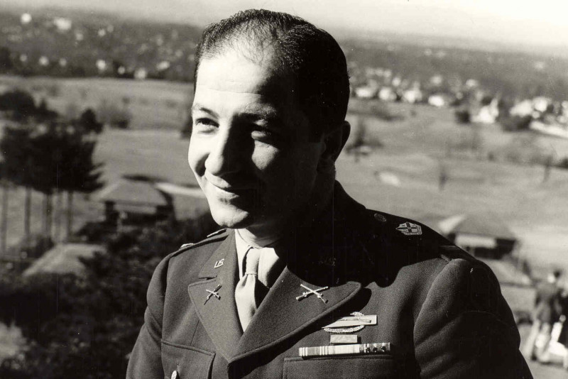 Армянин, чей подвиг в годы Второй Мировой войны поразил всю Америку: генерал Эрнест Дервишян