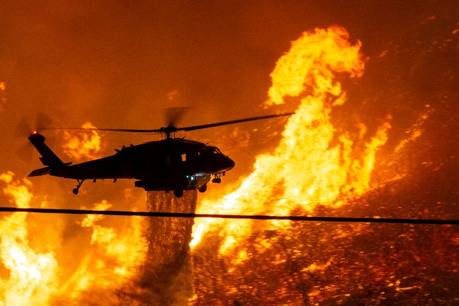 В Калифорнии бушует крупный природный пожар