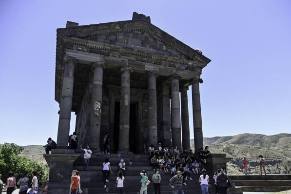 В летние месяцы в Армении была заметна туристическая активность