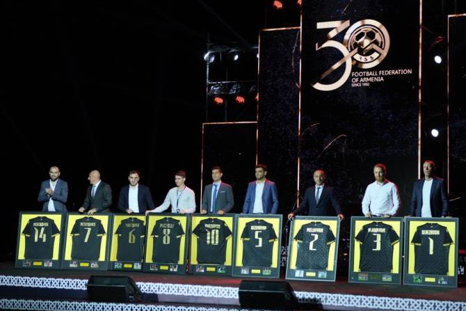 Федерация футбола Армении представила символическую сборную страны за 30 лет