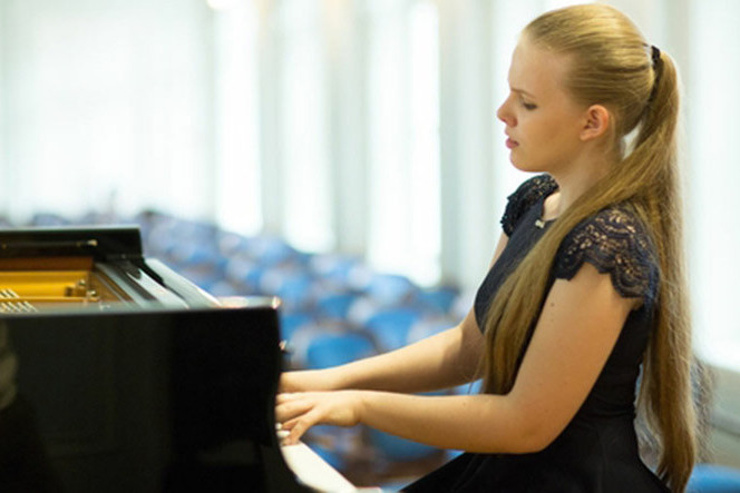 16-летняя пианистка Ева Геворгян – обладательница титула Young YAMAHA Artist
