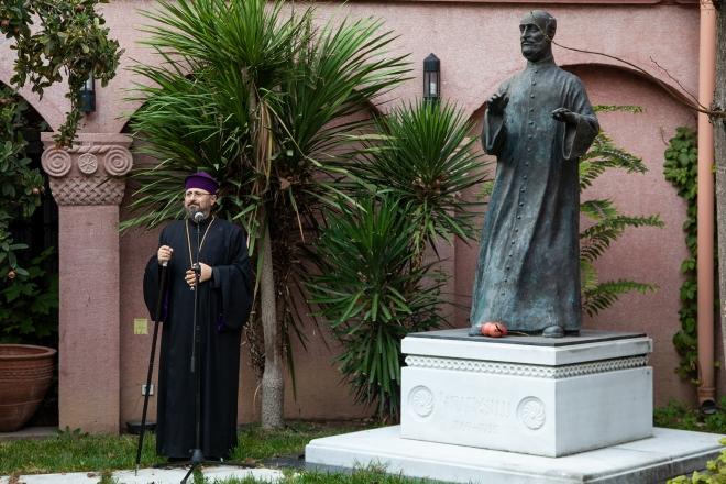 Ստամբուլում տեղադրվեց վարդապետ Կոմիտասի հուշարձանը