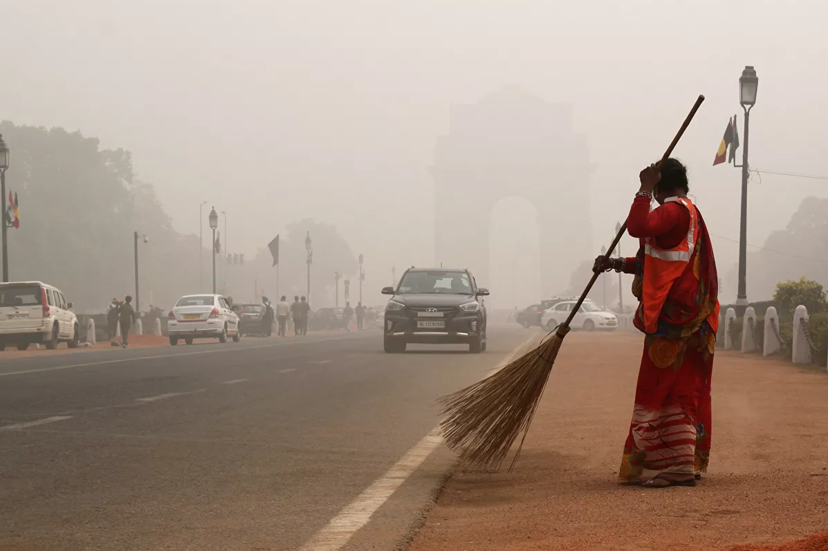 Даже регистраторы застыли: уровень загрязнения воздуха в столичном регионе Индии достигло критического уровня