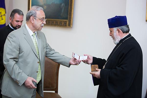 «Ոսկե մեդալ»՝ Գարեգին Բ-ին
