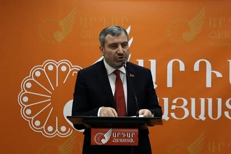 «Մեր ժողովուրդն այսպիսի ընտրություն է կատարել»․ վարչապետի թեկնածու Ն․ Նորիկյանը՝ «ձեռքերը վայր չդնելու» վճռականությամբ