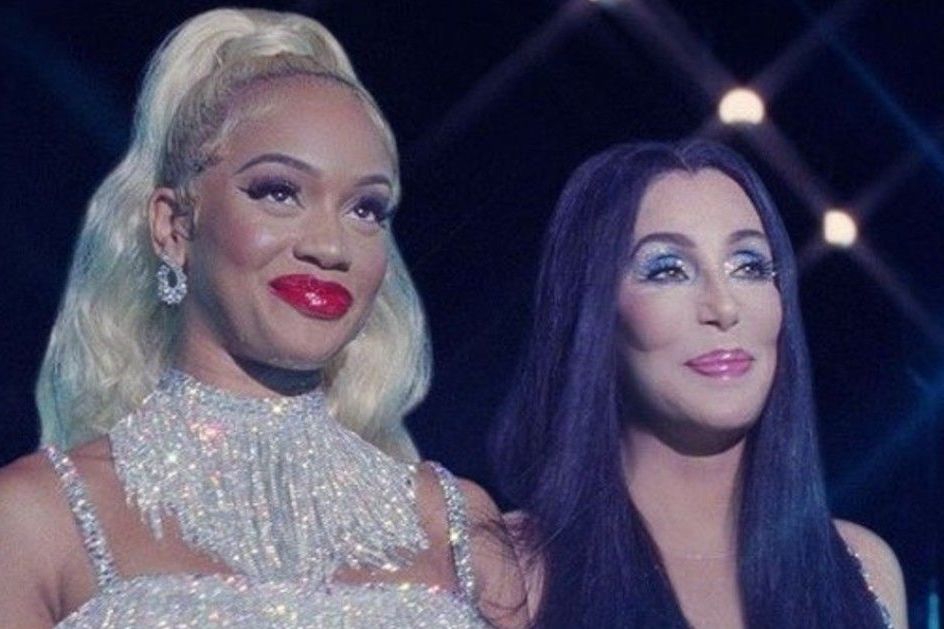 Певицы Шер и Saweetie стали героинями рекламной кампании бренда MAC  