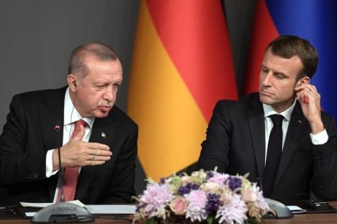 Макрон намерен обсудить с Эрдоганом Карабах