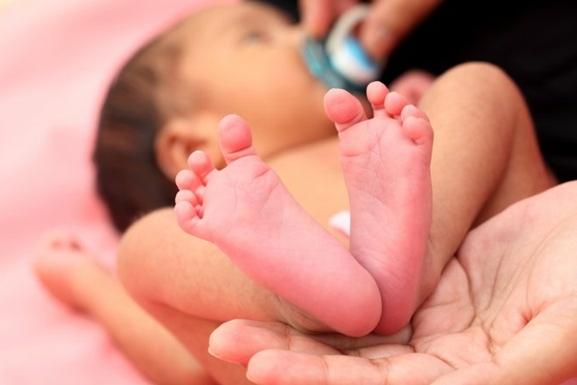 В Индии новорожденную девочку назвали в честь коронавируса: родители решили, что имя Корона станет символом единства людей в борьбе с COVID-19
