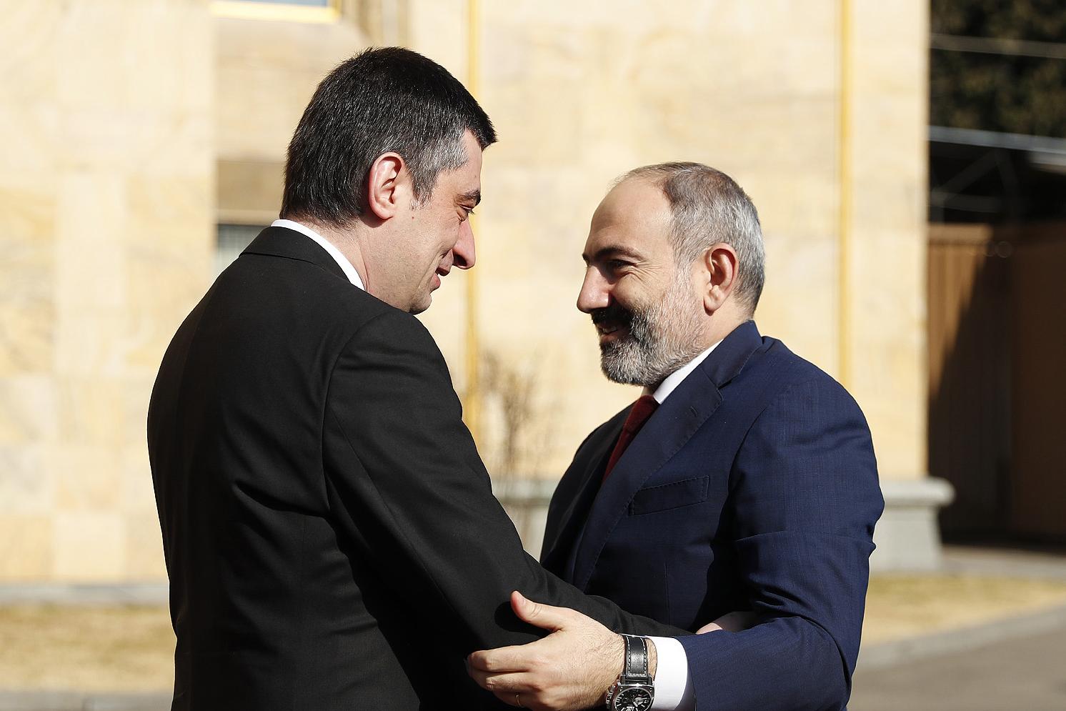 Пашинян и Гахария обсудили транзитные перевозки армянских товаров по территории Грузии