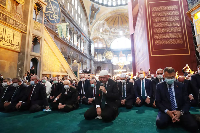 В греческих церквях объявили траур по поводу первого с 1934 года намаза в Святой Софии