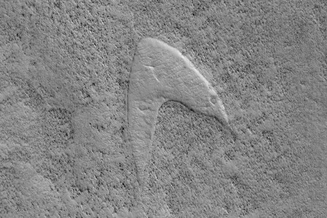 Забавное сходство: на Марсе обнаружен огромный логотип из Star Trek