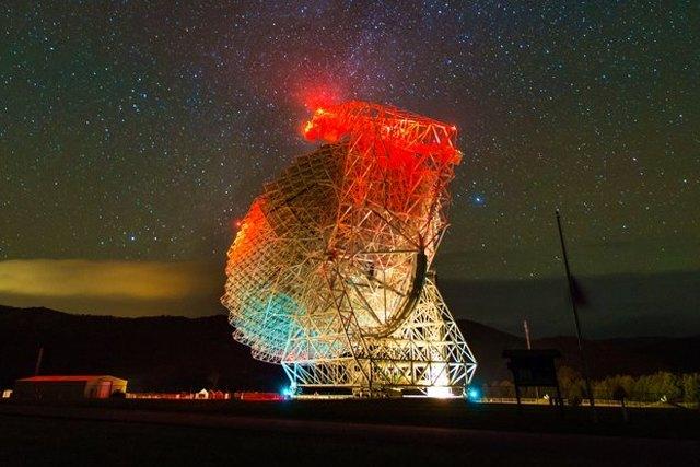 Вновь зафиксированы загадочные сигналы из глубин космоса: ученые до сих пор не имеют понятия не только о том, что провоцирует эти «всплески»