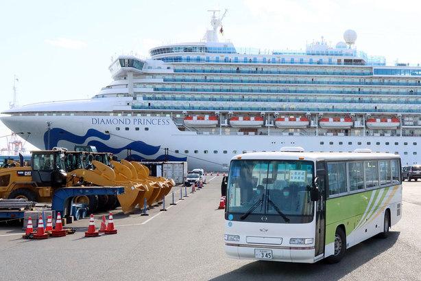 Карантин на лайнере Diamond Princess снят