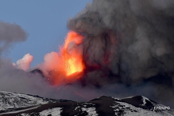 В Италии снова началось извержение вулкана Этна