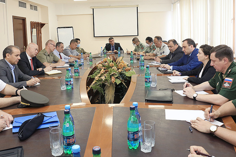 «Խոշոր տրամաչափի հրազենի կիրառմամբ հարձակվել են հայկական գերիշխող հենակետի վրա և ժամանակավորապես գրավել այն»․ ռազմական կցորդները տեղեկացվել են