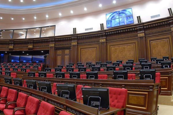 Внеочередное заседание НС провалилось: Кворума нет