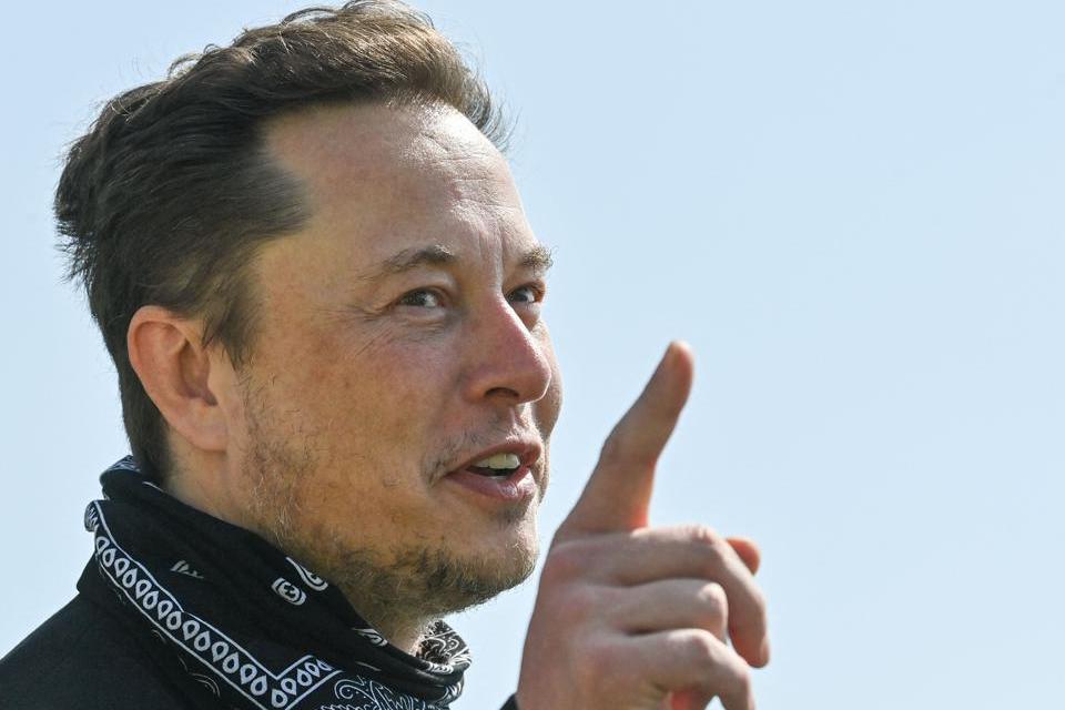 Forbes: Илон Маск снова поднялся на первое место в рейтинге самых богатых людей мира