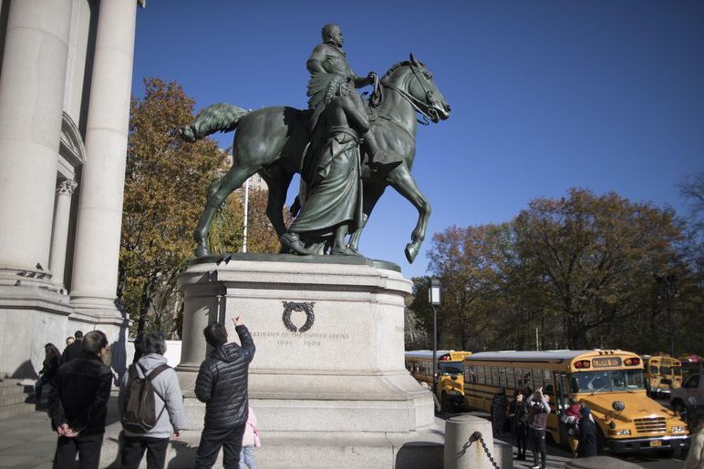 В Нью-Йорке планируют снести памятник президенту США Теодору Рузвельту: Трамп назвал эти планы «глупостью»