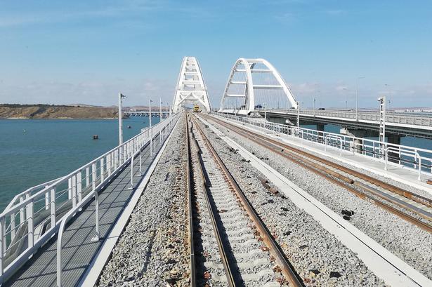 Крымский мост: Владимир Путин даст старт движению поездов