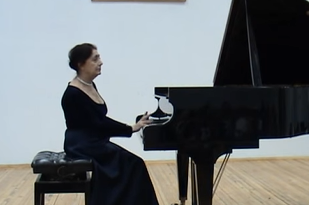 Ее путь в искусстве оказался очень сложен: пианистка и музыкальный педагог Мария Гамбарян