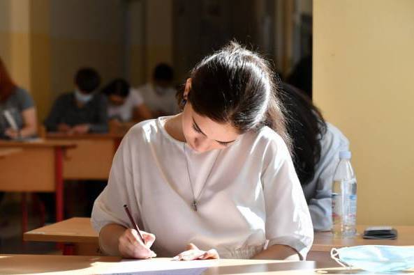 Правительство Армении компенсирует плату за обучение 935 студентам из Нагорного Карабаха