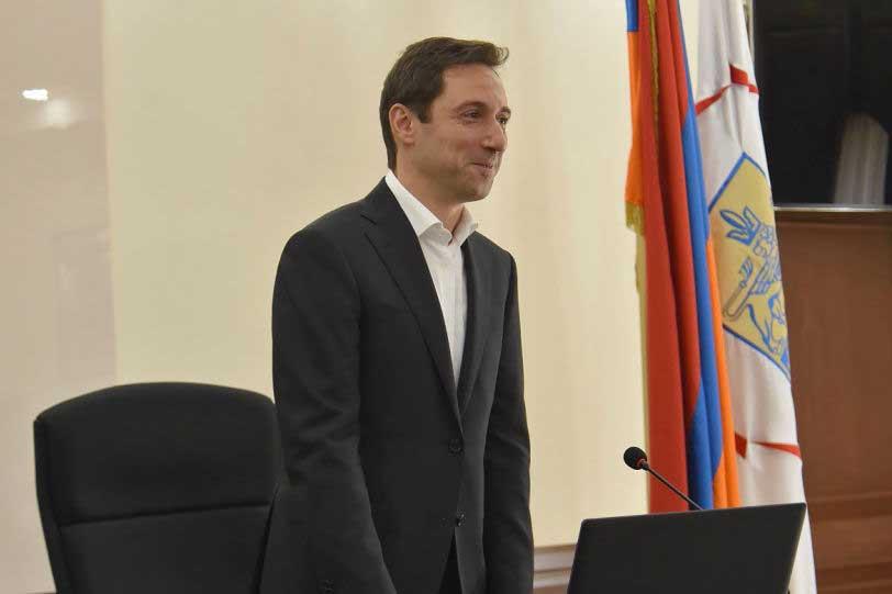 Я буду передвигаться на велосипеде и на маршрутных такси - новый мэр Еревана
