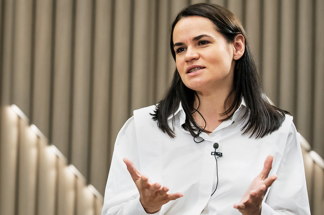 Тихановская трижды за одно интервью отметила «мудрость» Путина и Москвы