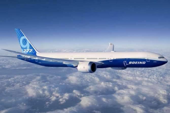 Компания Boeing провела для ограниченного круга участников презентацию самого длинного пассажирского самолета в мире