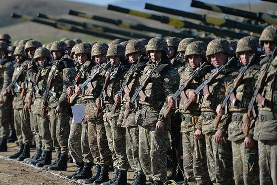 Армия заявила, что поддерживает главу Генштаба Оника Гаспаряна