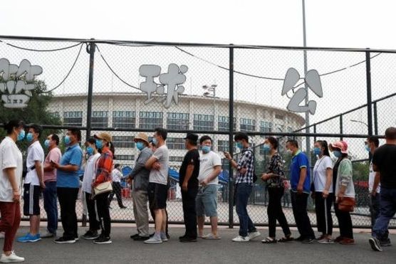 Пекин закрыт на карантин: власти пытаются предотвратить вторую волну коронавируса