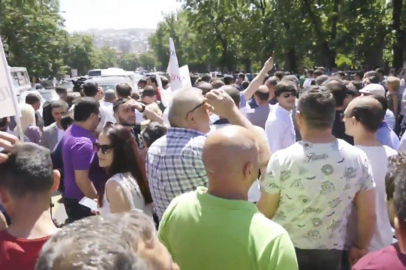 Акция протеста в Ереване: букмекеры перекрыли проспект Баграмяна