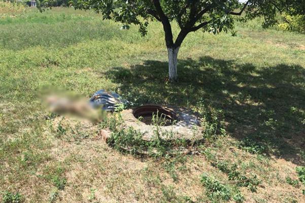 В Армении 2-летний ребенок упал в канал, играя во дворе