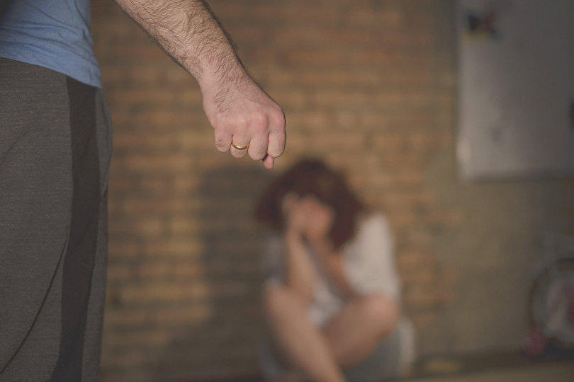 В Грузии на домашних тиранов надели электронные браслеты